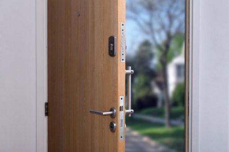 Portes d'entr&eacute;e en alu, bois ou PVC, laquelle privil&eacute;gier ?
