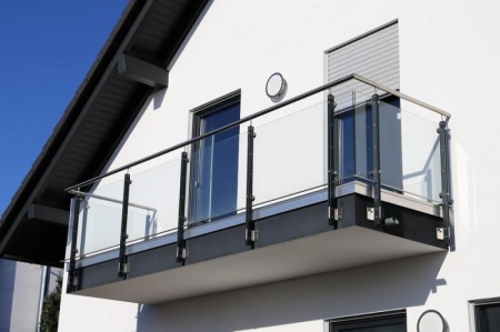 Un garde-corps en aluminium s&eacute;curise votre terrasse ou votre balcon &agrave; Pontarlier